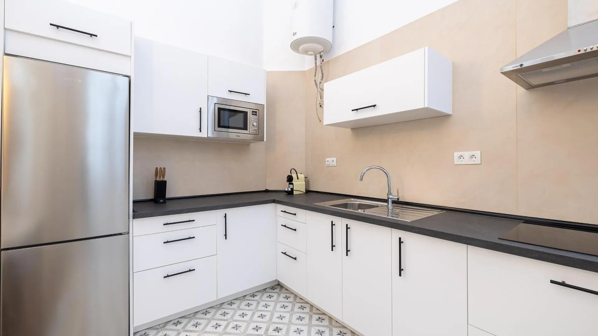 Modern Spacious Palace -1Bedroom-Center Malaga Apartment