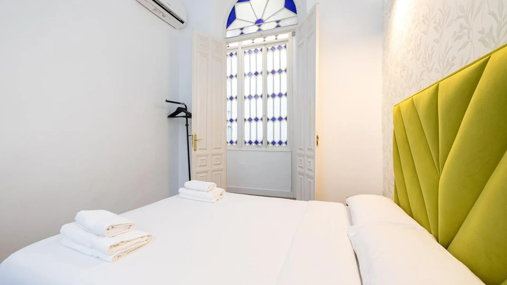 Modern Spacious Palace -1Bedroom-Center Málaga 0*,  Spagna